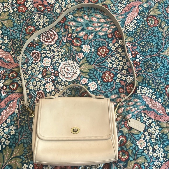 Coach Handbags - Vintage Coach Court 9870 Crossbody bag
